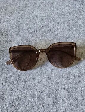 Stylish Brown Cat-Eye Women's Sunglasses